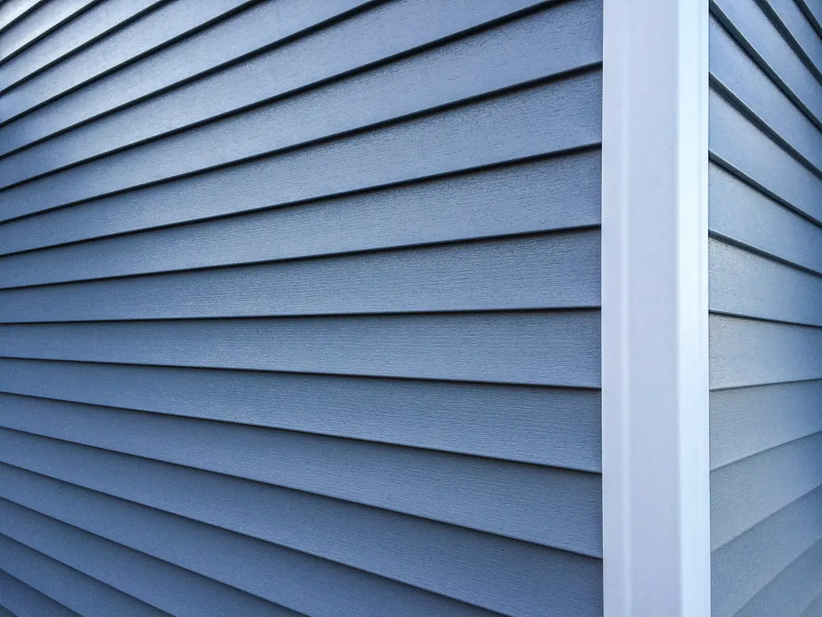 close up on insulated vinyl siding